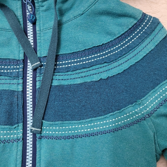 Vintage Lululemon turquoise sweater - Picture 10 of 10